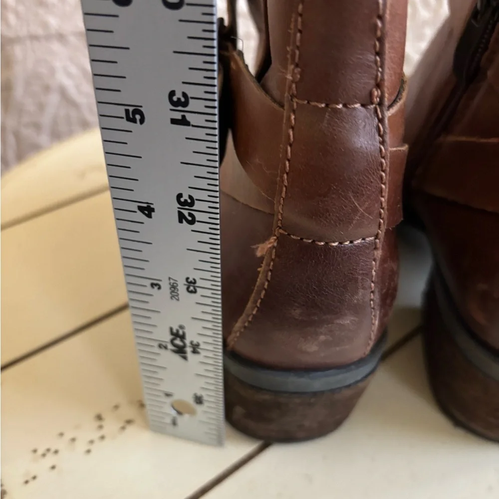 Vince Camuto Brown Ankle Booties with Block Heel - Picture 4 of 6